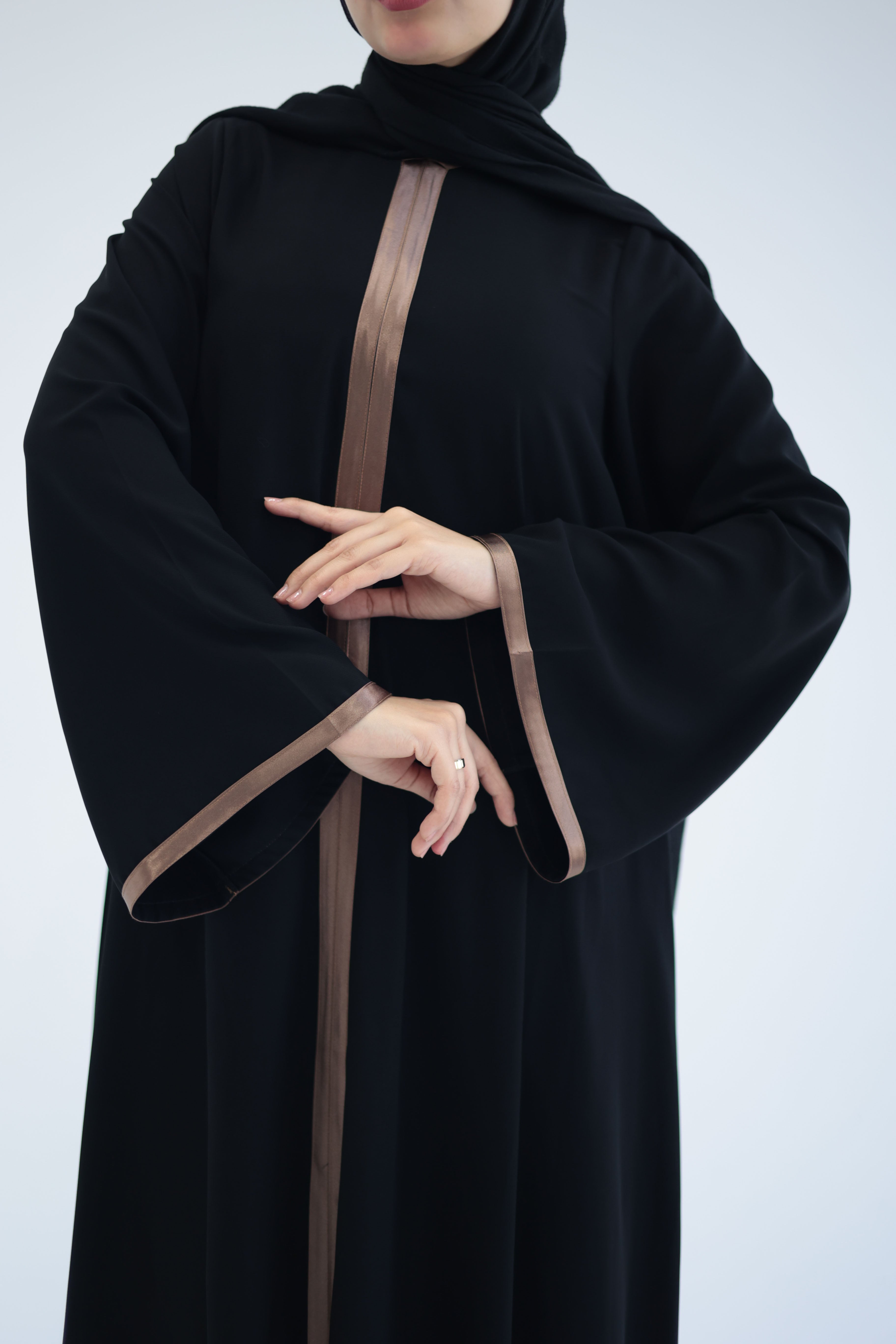 عباية صيفية بشرائط ستان